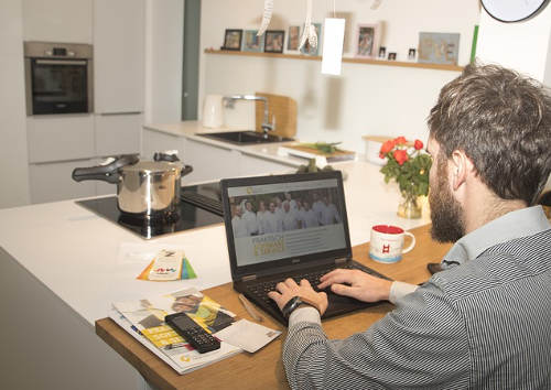 home office praca w domu z wyniesionym telefonem poza sieć LAN